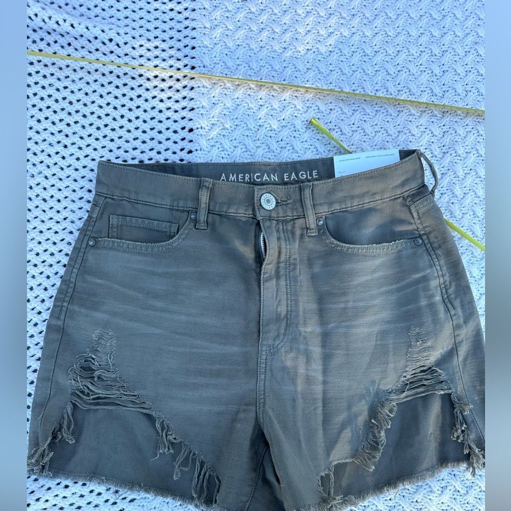 NEW American Eagle Outfitters Women's Distressed Gray Shorts SIZE 8 /29W